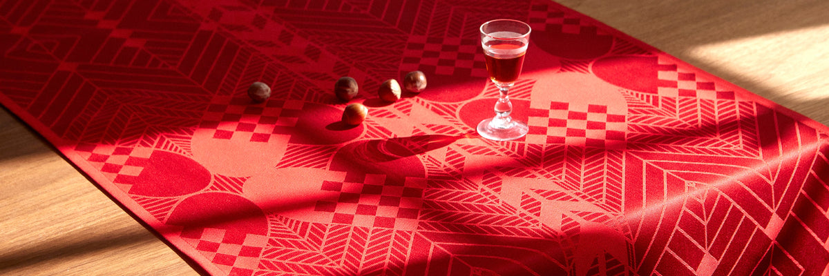 Tischläufer mit Weihnachtsmotiven von Georg Jensen Damask